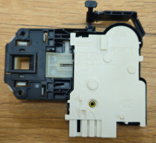 Ключалка за пералня Hotpoint Ariston ARMXXD129